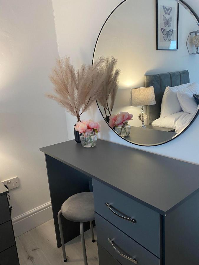 The Retreats 2 Kenfig Hill Pet Friendly 2 Bedroom Flat With King Size Bed Twin Beds And Sofa Bed Sleeps Up To 5 People Buitenkant foto