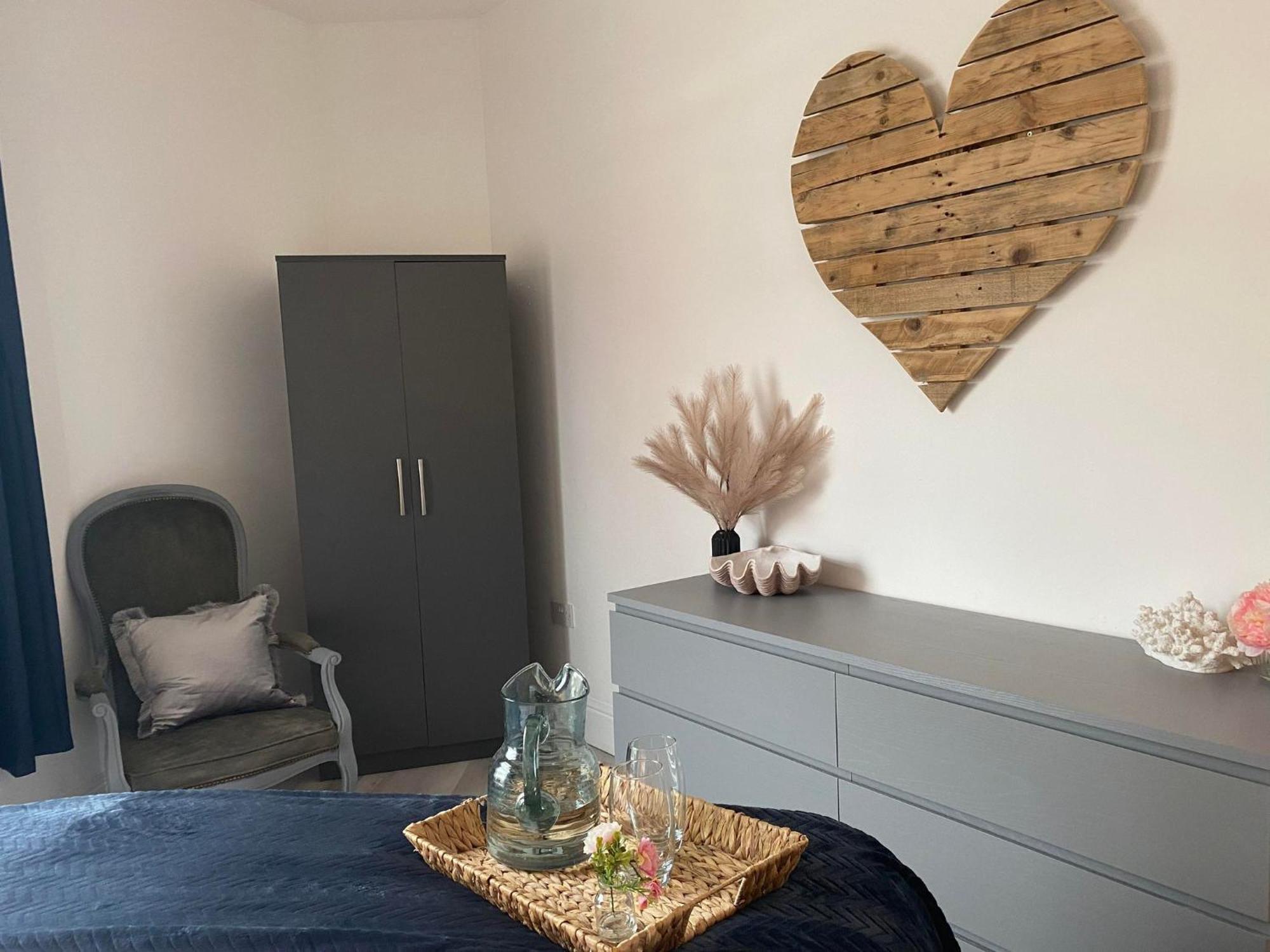 The Retreats 2 Kenfig Hill Pet Friendly 2 Bedroom Flat With King Size Bed Twin Beds And Sofa Bed Sleeps Up To 5 People Buitenkant foto